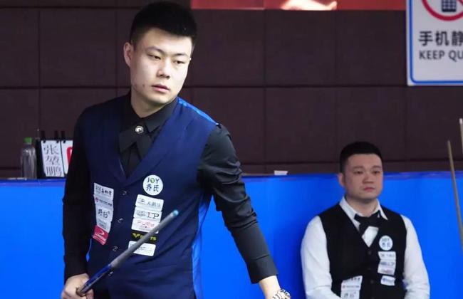 表面上是对 表面上是对